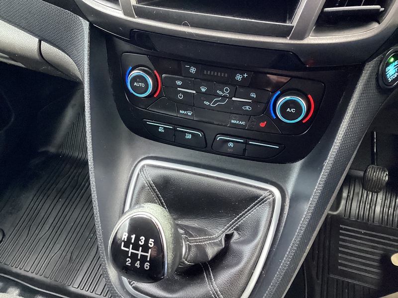 Ford 200 EcoBlue Active SWB Euro 6 **NO VAT**