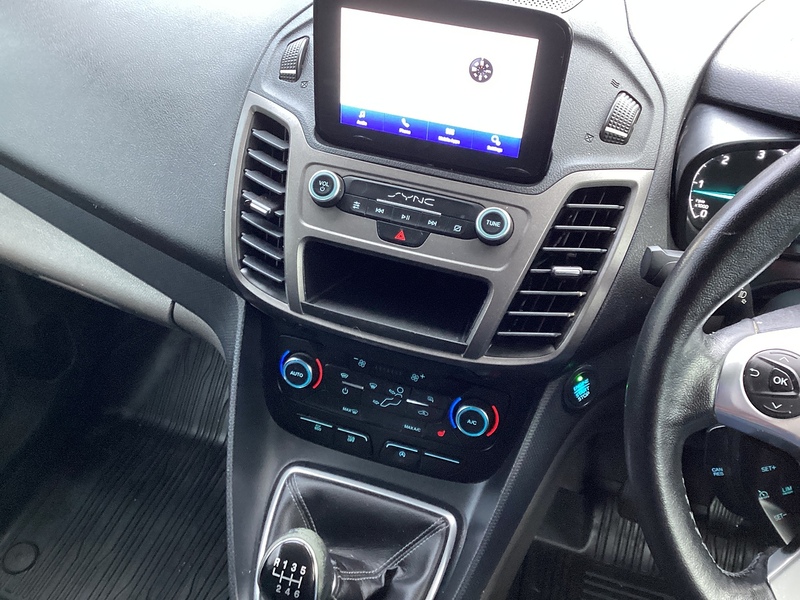 Ford 200 EcoBlue Active SWB Euro 6 **NO VAT**