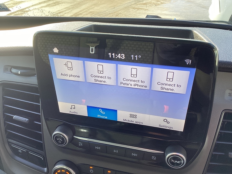 Ford 300 EcoBlue Trend SWB L/R Euro 6