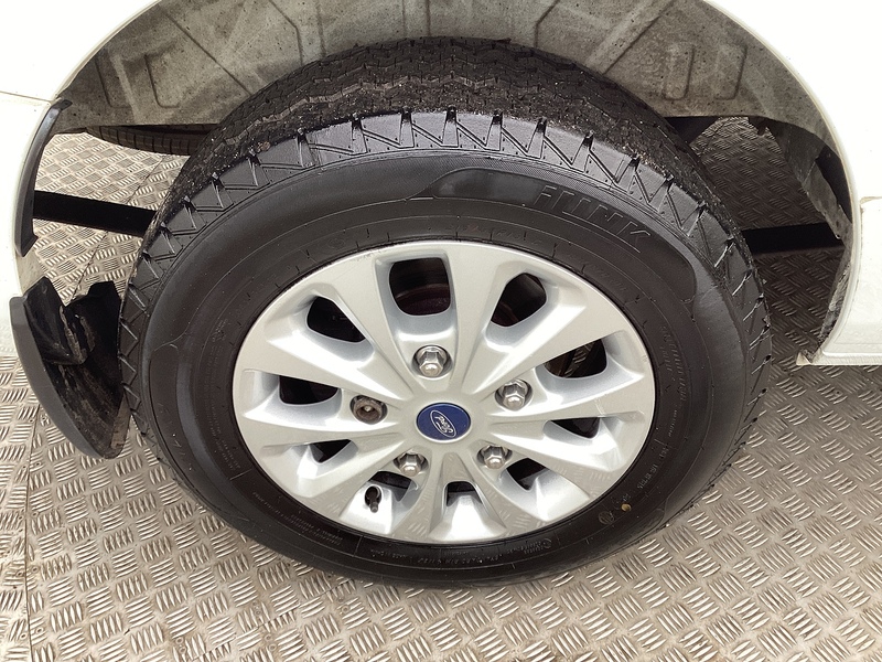 Ford 280 EcoBlue Limited SWB L/R A/C Euro 6 