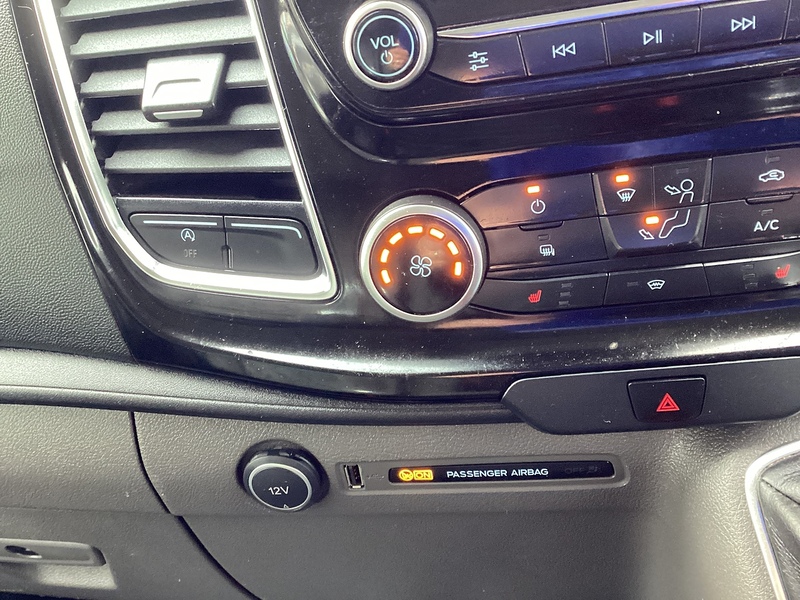 Ford 280 EcoBlue Limited SWB L/R A/C Euro 6 