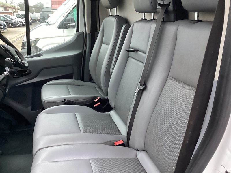 Ford 350 EcoBlue MWB H/R A/C Euro 6