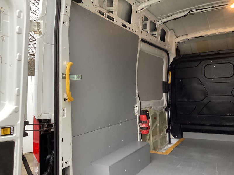 Ford 350 EcoBlue MWB H/R A/C Euro 6