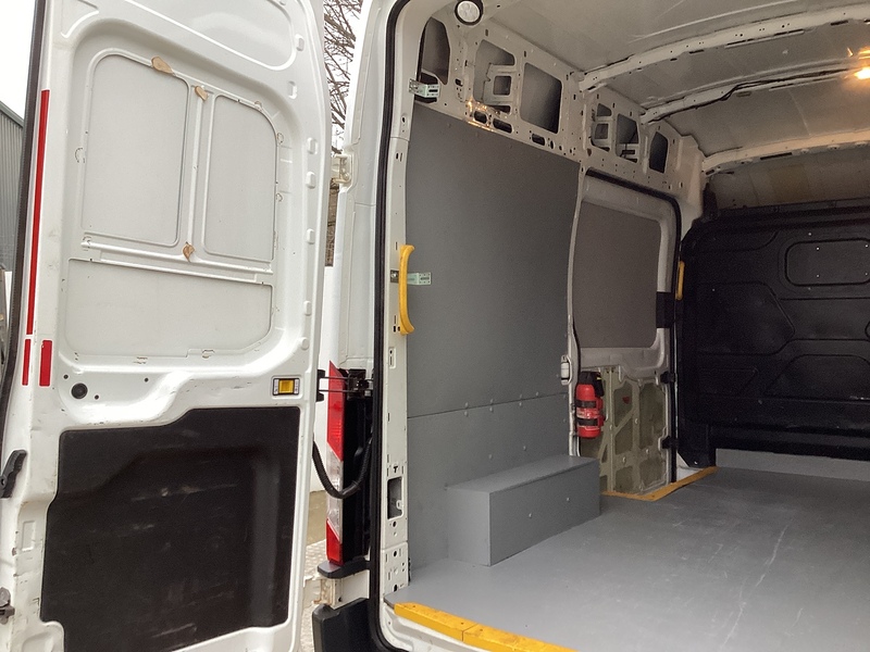 Ford 350 EcoBlue MWB H/R A/C Euro 6