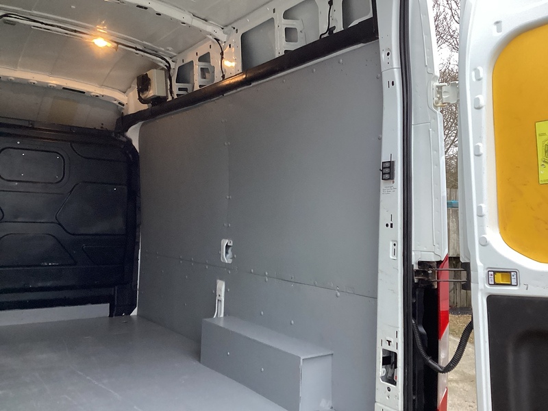 Ford 350 EcoBlue MWB H/R A/C Euro 6