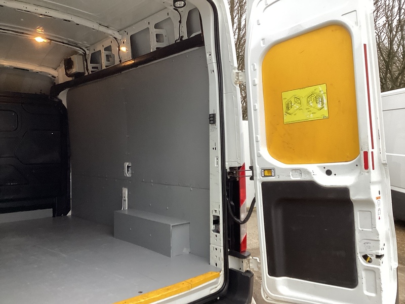 Ford 350 EcoBlue MWB H/R A/C Euro 6