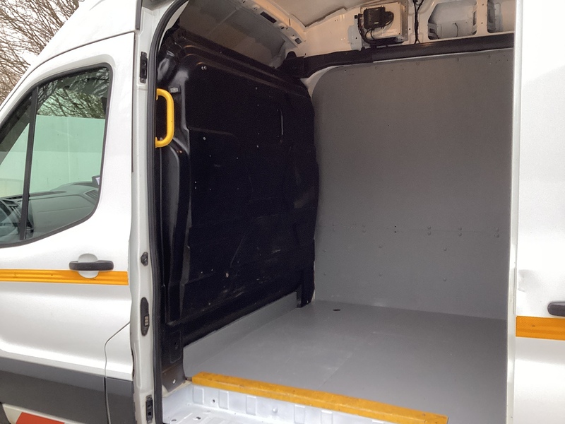 Ford 350 EcoBlue MWB H/R A/C Euro 6