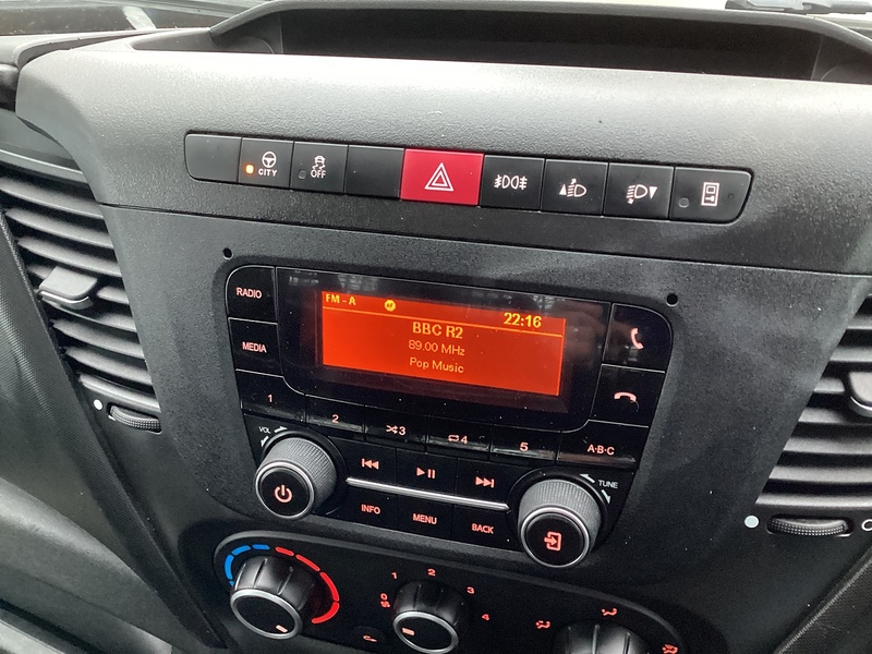 Iveco D HPI 14V 35S 3450 MWB Dropside A/C Euro 6 L=13ft 6