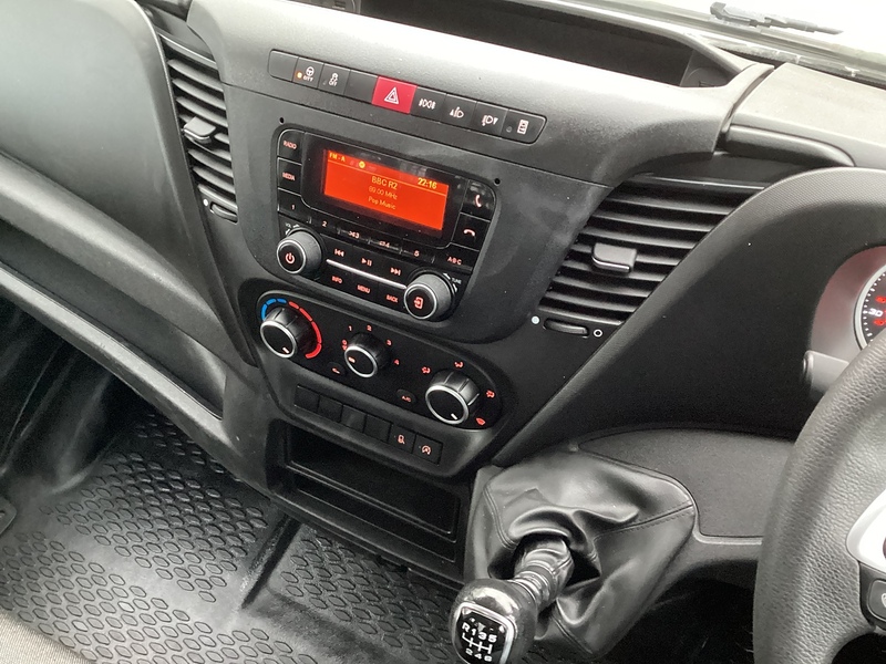 Iveco D HPI 14V 35S 3450 MWB Dropside A/C Euro 6 L=13ft 6