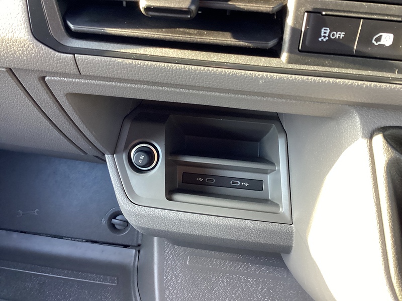 Volkswagen TDI CR35 Commerce MWB H/R A/C Euro 6