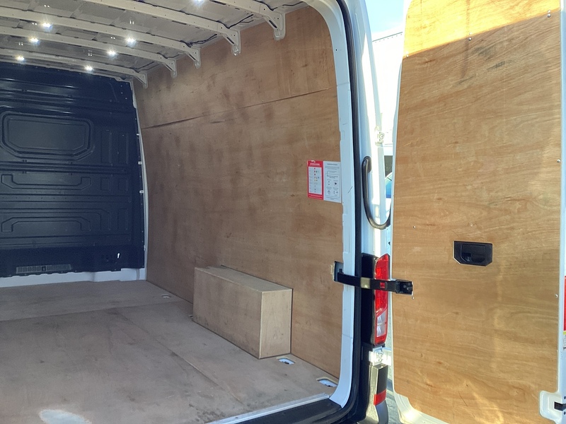 Volkswagen TDI CR35 Commerce MWB H/R A/C Euro 6