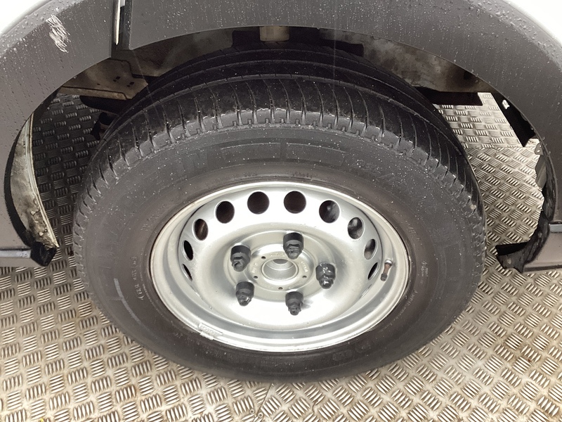 Ford 350 EcoBlue Leader LWB M/R A/C Euro 6