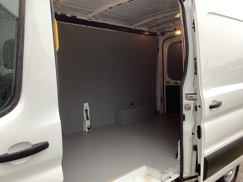 Ford 350 EcoBlue Leader LWB M/R A/C Euro 6