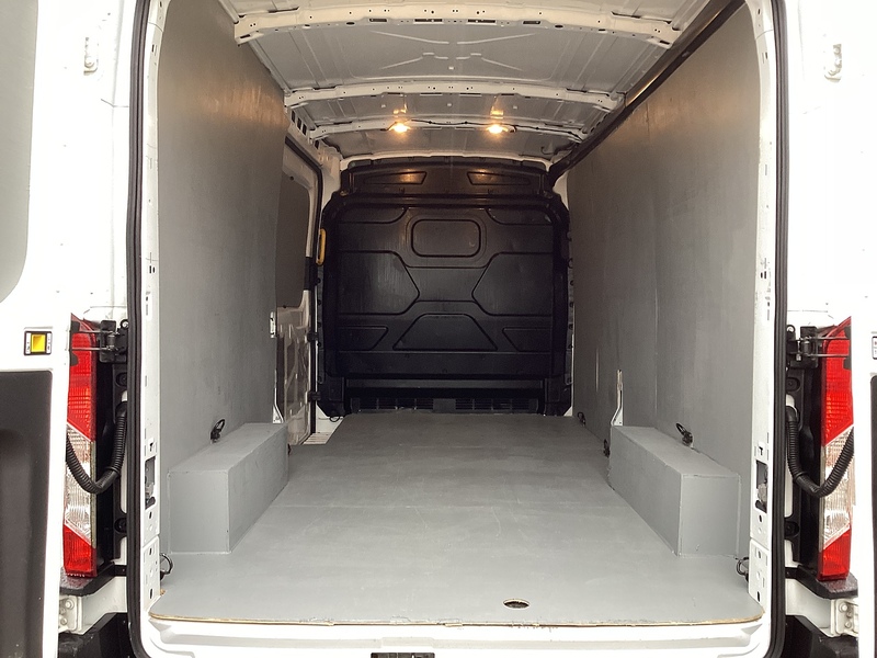 Ford 350 EcoBlue Leader LWB M/R A/C Euro 6