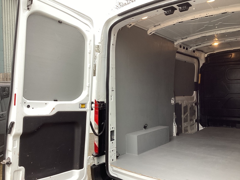 Ford 350 EcoBlue Leader LWB M/R A/C Euro 6