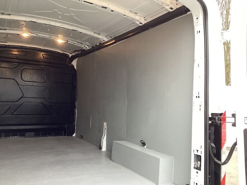 Ford 350 EcoBlue Leader LWB M/R A/C Euro 6