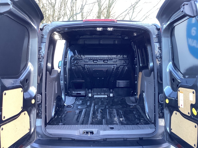 Ford 240 EcoBlue Limited SWB L/R A/C Euro 6