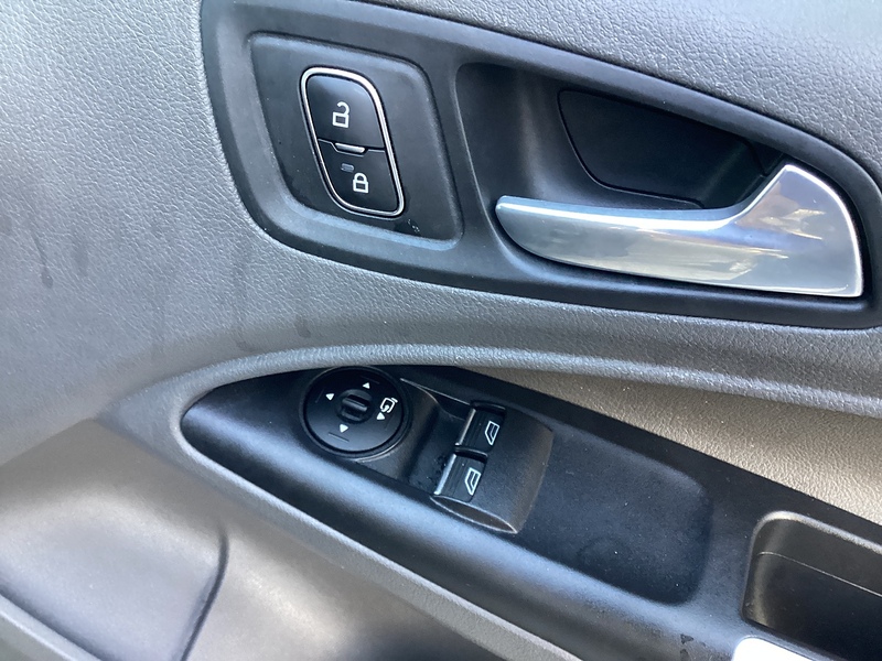 Ford 240 EcoBlue Limited SWB L/R A/C Euro 6