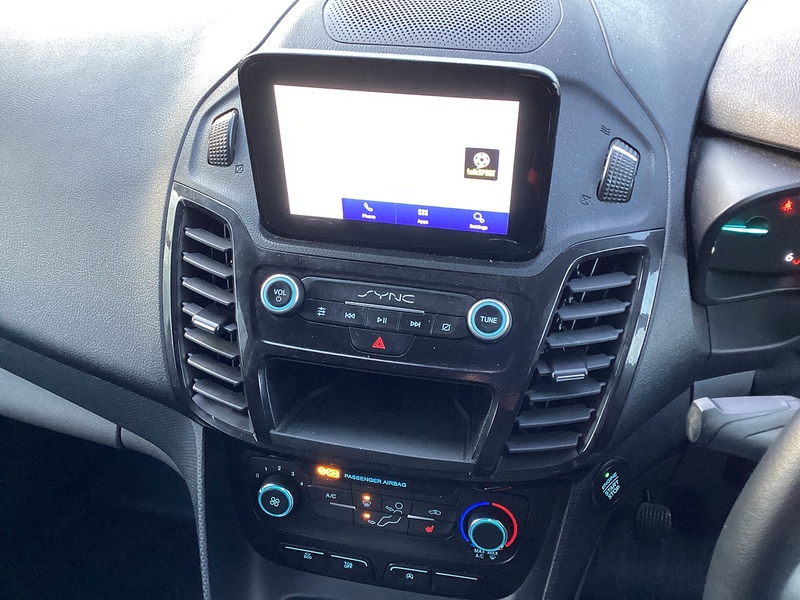 Ford 240 EcoBlue Limited SWB L/R A/C Euro 6