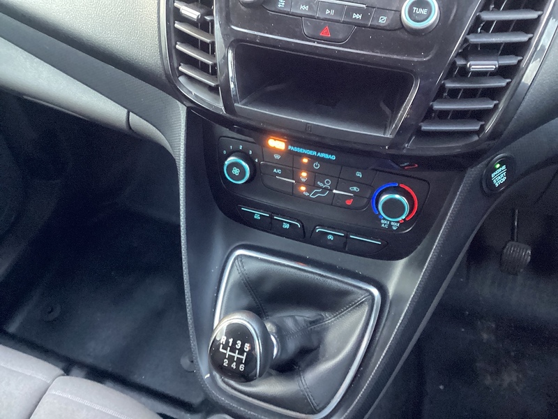 Ford 240 EcoBlue Limited SWB L/R A/C Euro 6