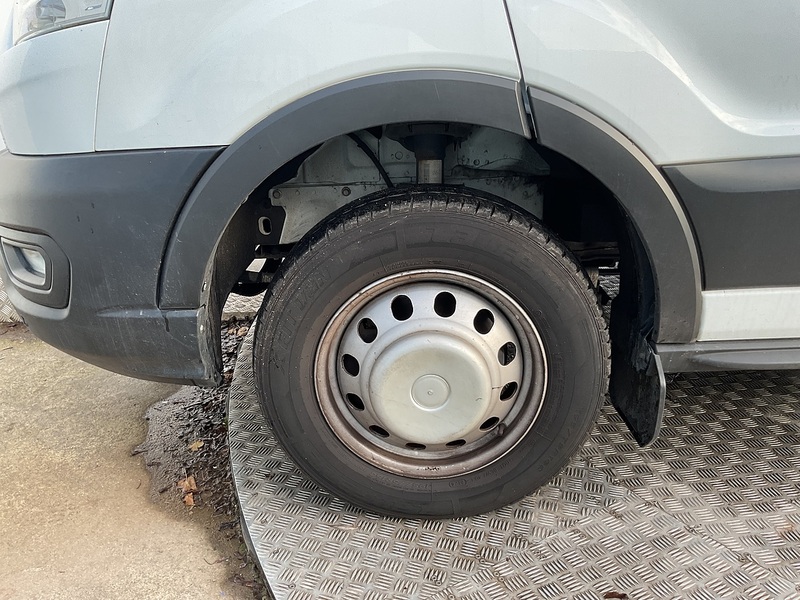 Ford 460 EcoBlue Leader 17 Seater Euro 6