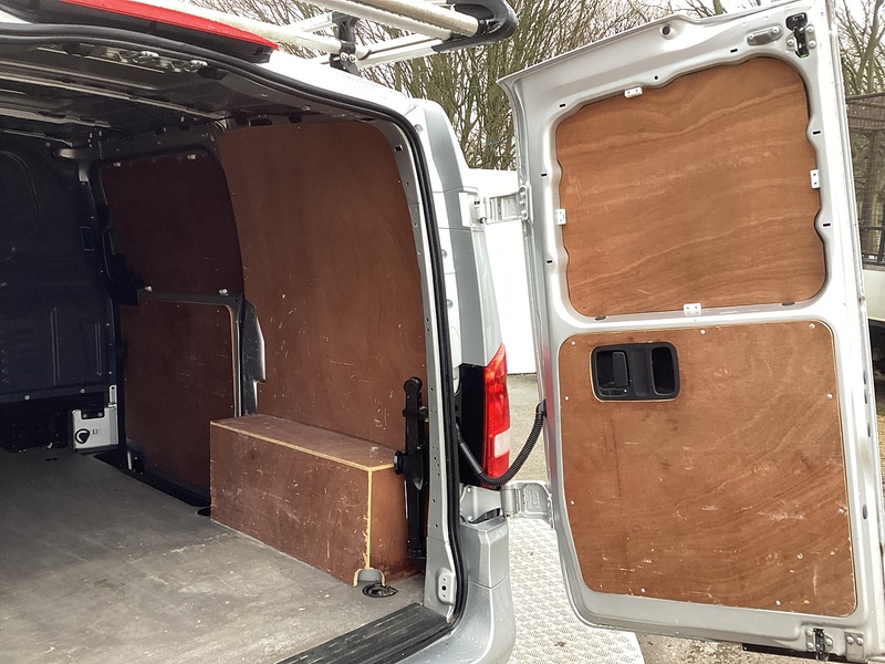 Mercedes 114 CDI Premium SWB L/R RWD Euro 6 A/C