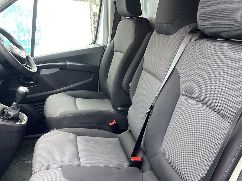 Nissan dCi 28 Acenta SWB L/R A/C Euro 6