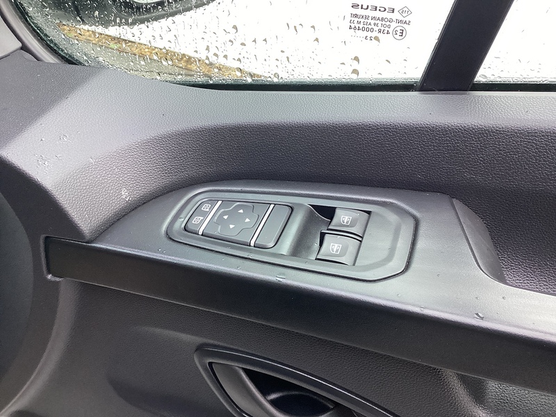 Nissan dCi 28 Acenta SWB L/R A/C Euro 6