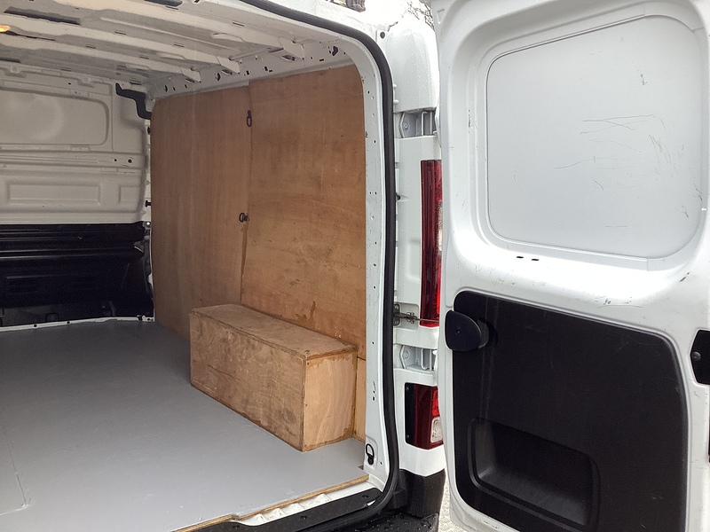 Nissan dCi 28 Acenta SWB L/R A/C Euro 6