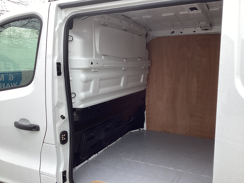 Nissan dCi 28 Acenta SWB L/R A/C Euro 6