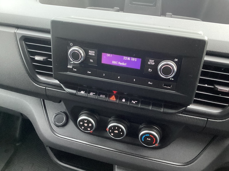 Nissan dCi 28 Acenta SWB L/R A/C Euro 6