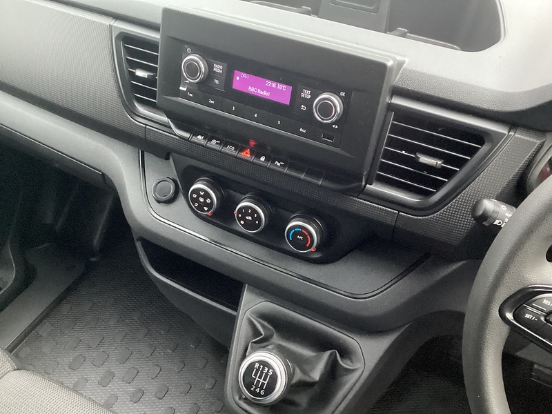 Nissan dCi 28 Acenta SWB L/R A/C Euro 6