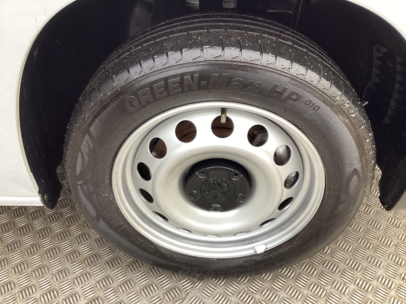 Peugeot BlueHDi 850 Professional Premium + Crewcab LWB A/C Euro 6