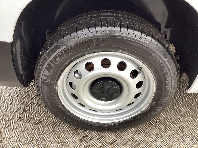 Peugeot BlueHDi 850 Professional Premium + Crewcab LWB A/C Euro 6