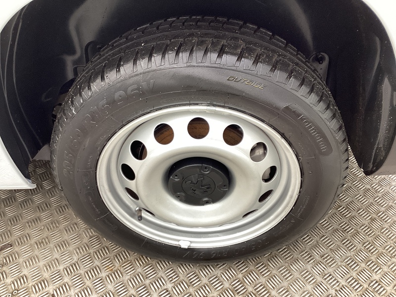 Peugeot BlueHDi 850 Professional Premium + Crewcab LWB A/C Euro 6