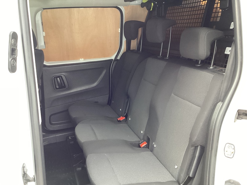 Peugeot BlueHDi 850 Professional Premium + Crewcab LWB A/C Euro 6