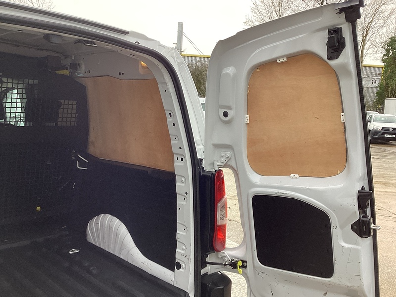 Peugeot BlueHDi 850 Professional Premium + Crewcab LWB A/C Euro 6