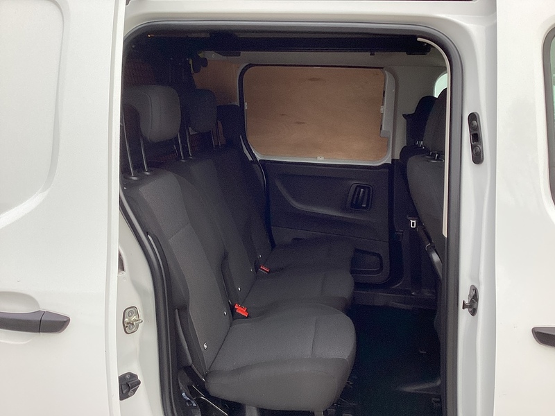 Peugeot BlueHDi 850 Professional Premium + Crewcab LWB A/C Euro 6