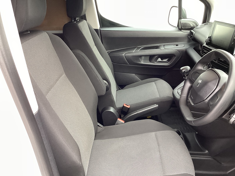 Peugeot BlueHDi 850 Professional Premium + Crewcab LWB A/C Euro 6