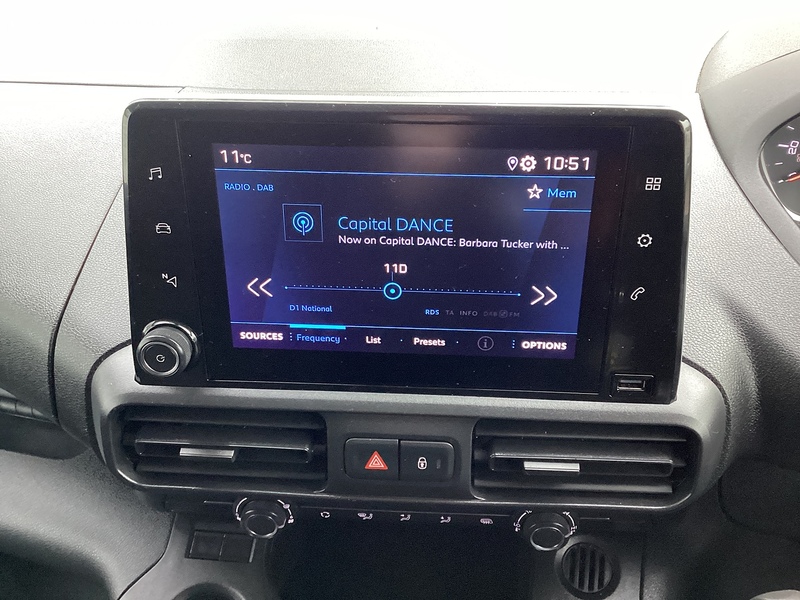 Peugeot BlueHDi 850 Professional Premium + Crewcab LWB A/C Euro 6