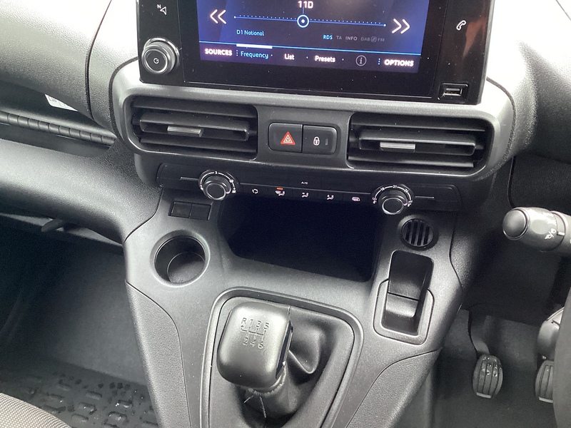 Peugeot BlueHDi 850 Professional Premium + Crewcab LWB A/C Euro 6