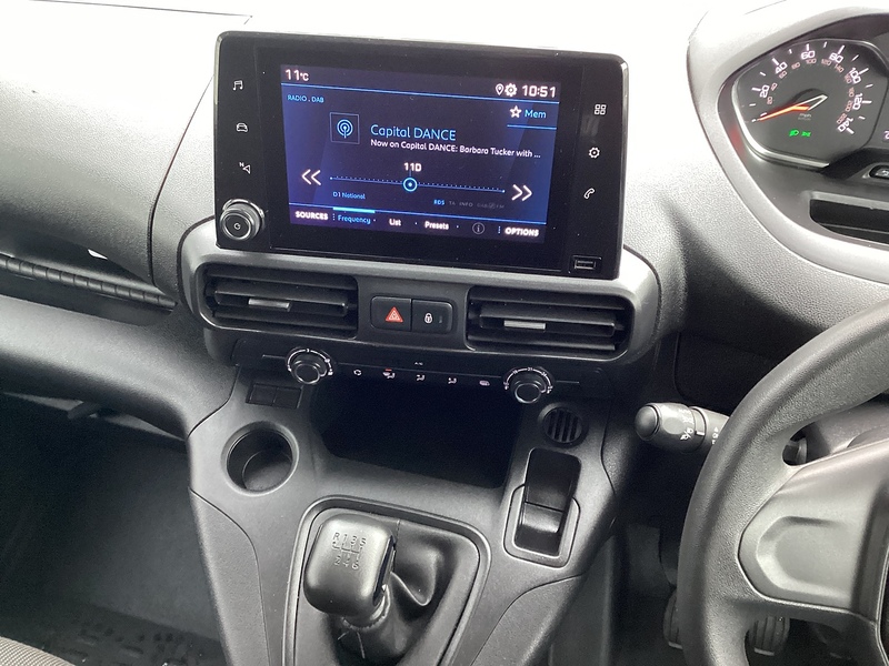 Peugeot BlueHDi 850 Professional Premium + Crewcab LWB A/C Euro 6