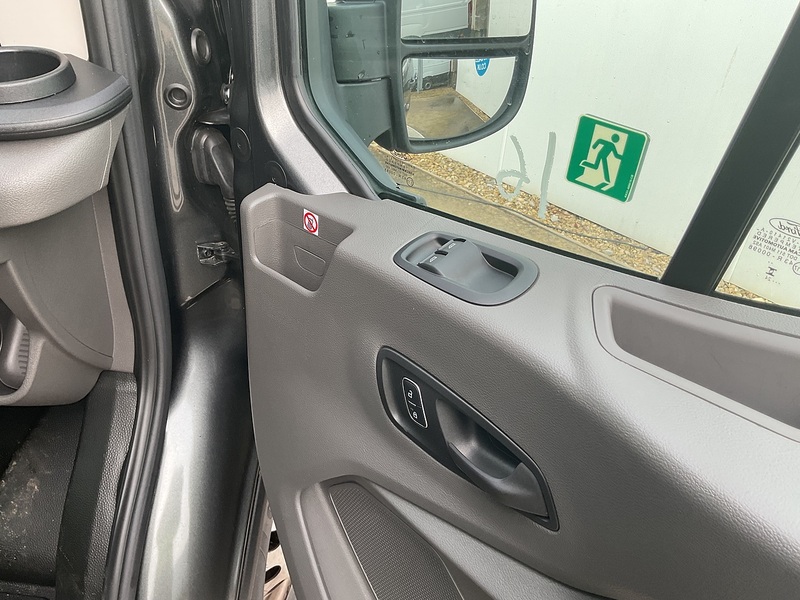 Ford 2.0 460 EcoBlue Limited Minibus 5dr Diesel Auto RWD L4 H3 Euro 6 (s/s) (17 Seat, DRW) (165 ps)