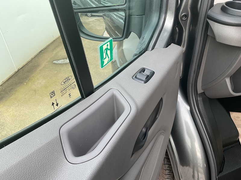 Ford 2.0 460 EcoBlue Limited Minibus 5dr Diesel Auto RWD L4 H3 Euro 6 (s/s) (17 Seat, DRW) (165 ps)