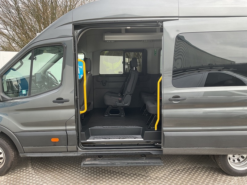 Ford 2.0 460 EcoBlue Limited Minibus 5dr Diesel Auto RWD L4 H3 Euro 6 (s/s) (17 Seat, DRW) (165 ps)