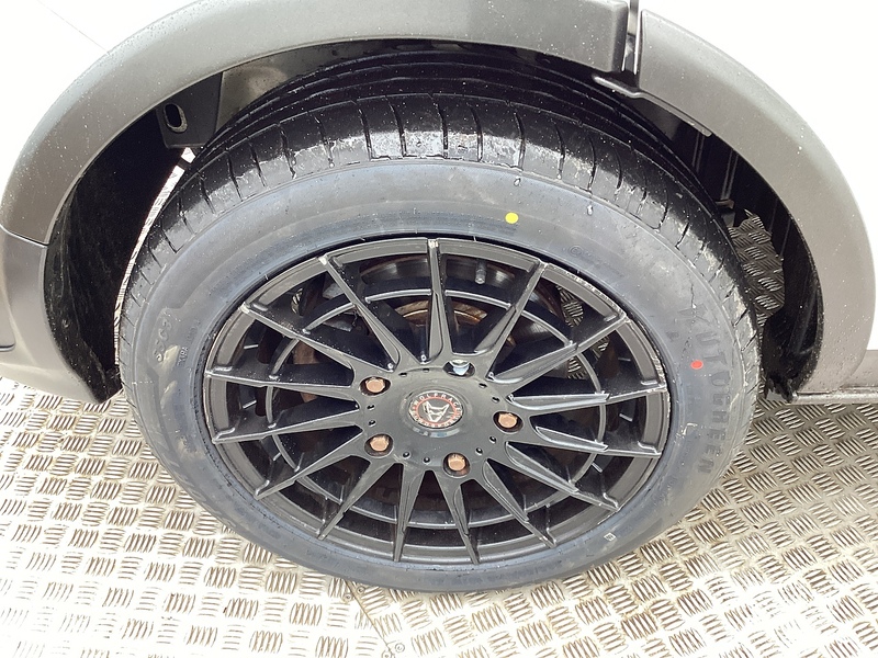 Ford 340 EcoBlue Trail LWB L/R A/C Euro 6 **NO VAT**