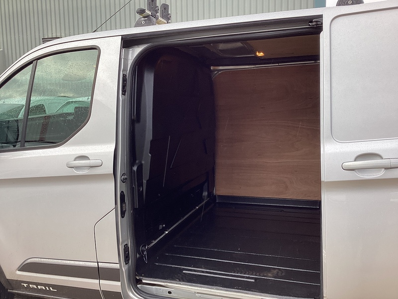 Ford 340 EcoBlue Trail LWB L/R A/C Euro 6 **NO VAT**