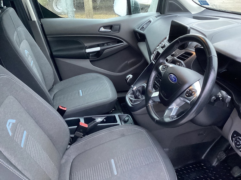 Ford 250 EcoBlue Active LWB L/R A/C Euro 6 **NO VAT**