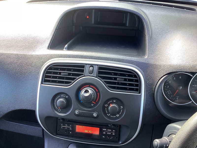 Nissan dCi Acenta SWB A/C Euro 6