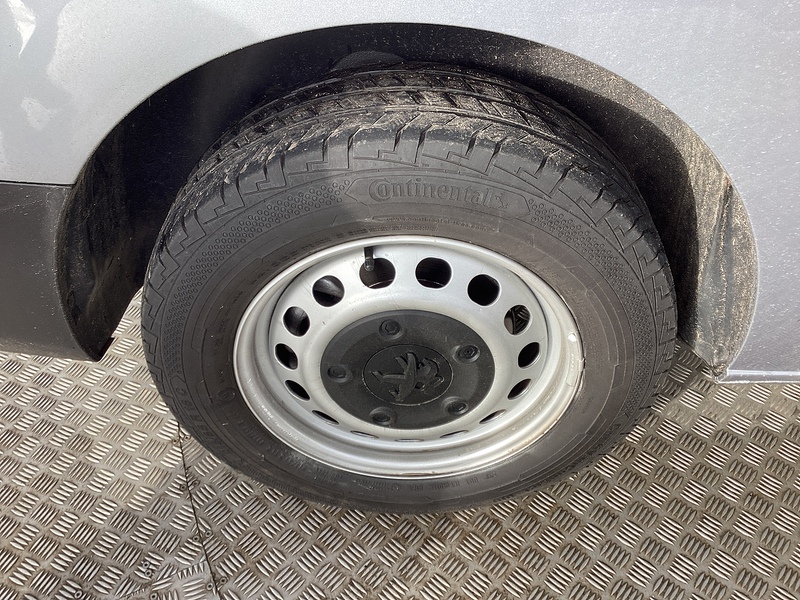 Peugeot BlueHDi 1000 Professional MWB Prem+ EU6  AC *NO VAT* ROCK N ROLL BED